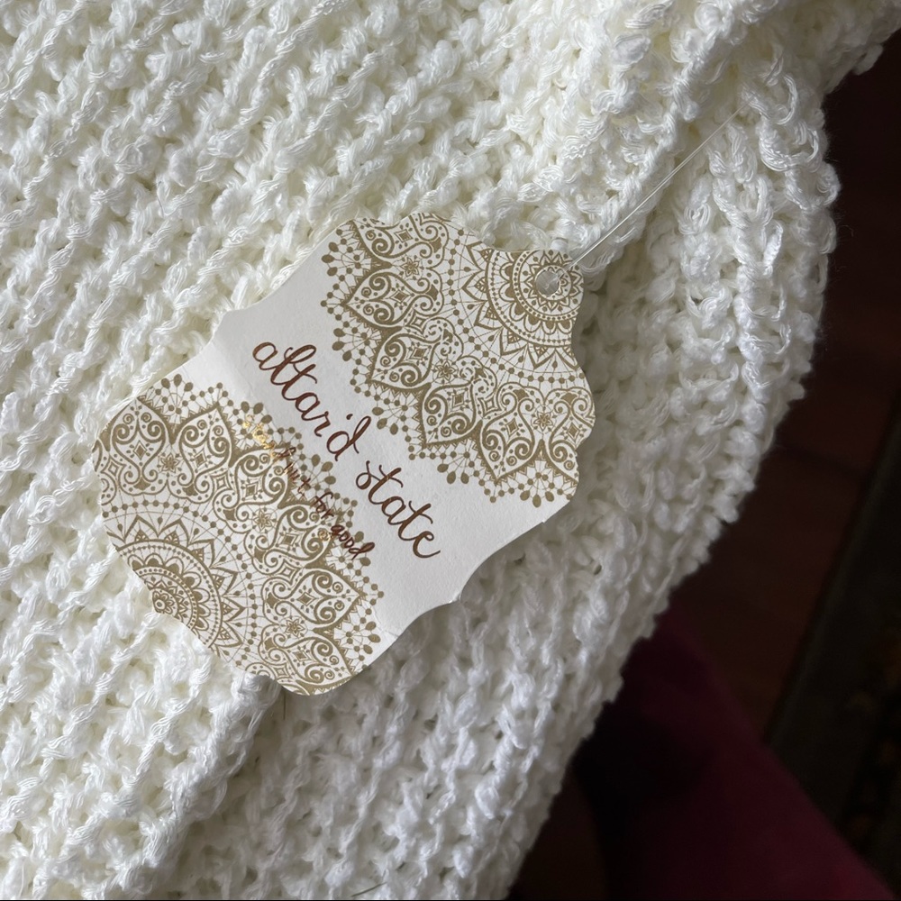 *NEW WITH TAGS* Altard State offwhite colored sweater with fringe size small